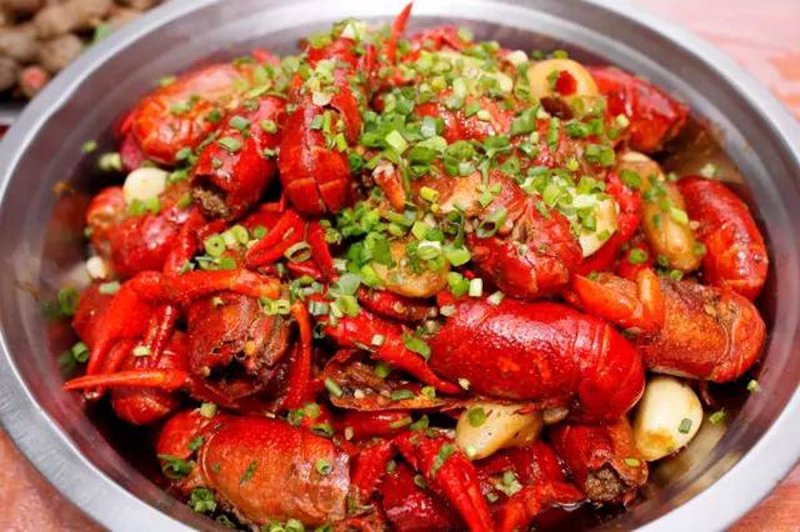 花甲粉店：一碗汤里的城市味道
